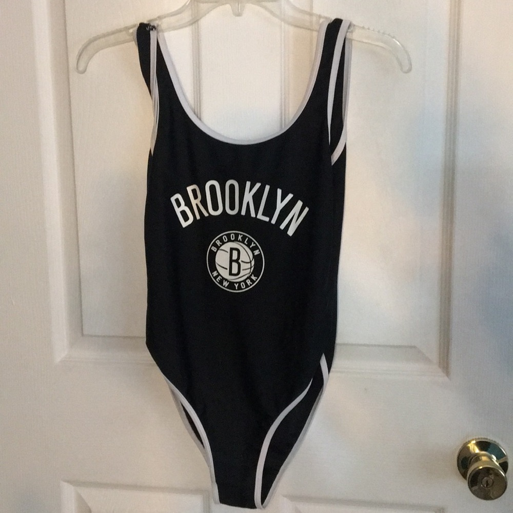 Brooklyn nets one piece